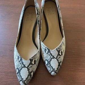 Women’s Naturalizer Mali Pointed Toe Snake Skin Pump Size 8M